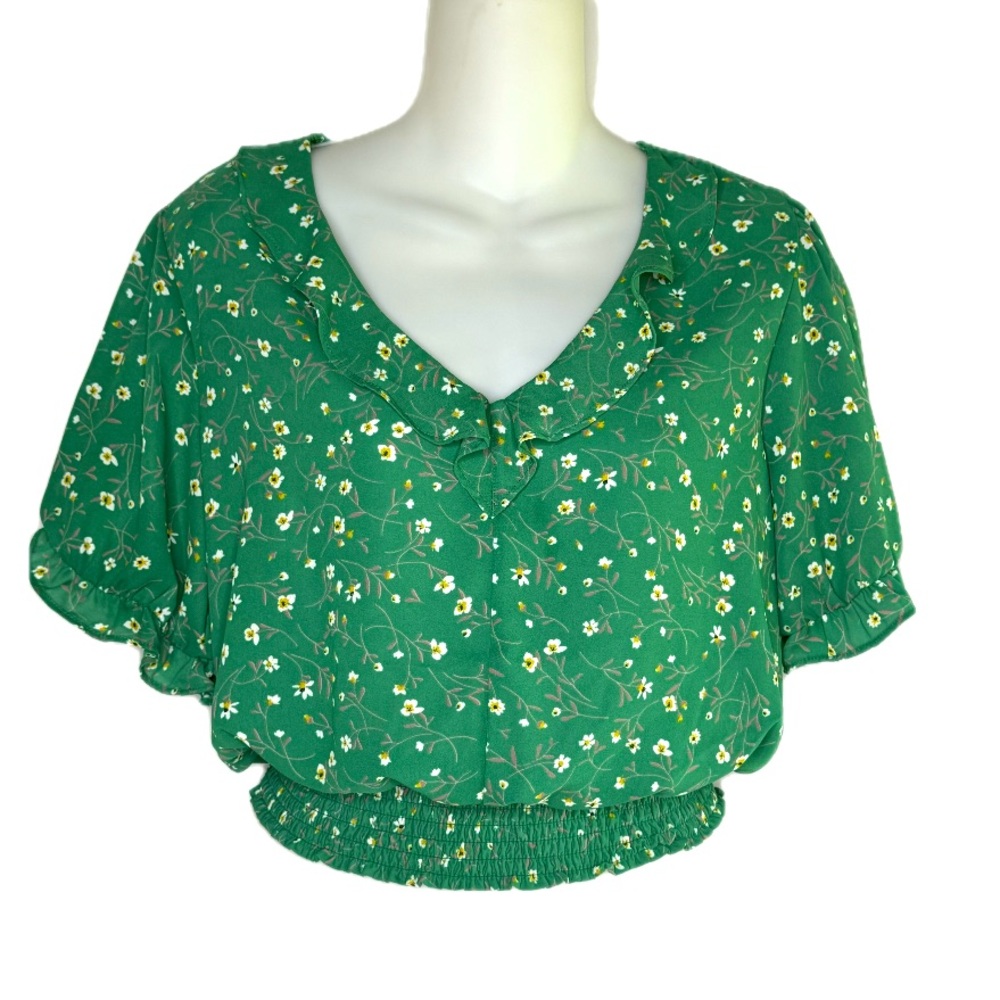 4/$25 Sienna Sky Like New Cropped Green Floral Top Sz M Bin S